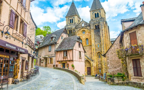 conques+frankrijk+5s+vakantie+dordogne+lot+aveyron+santiago+compostela+vakantiehuis+wandelen+bergen